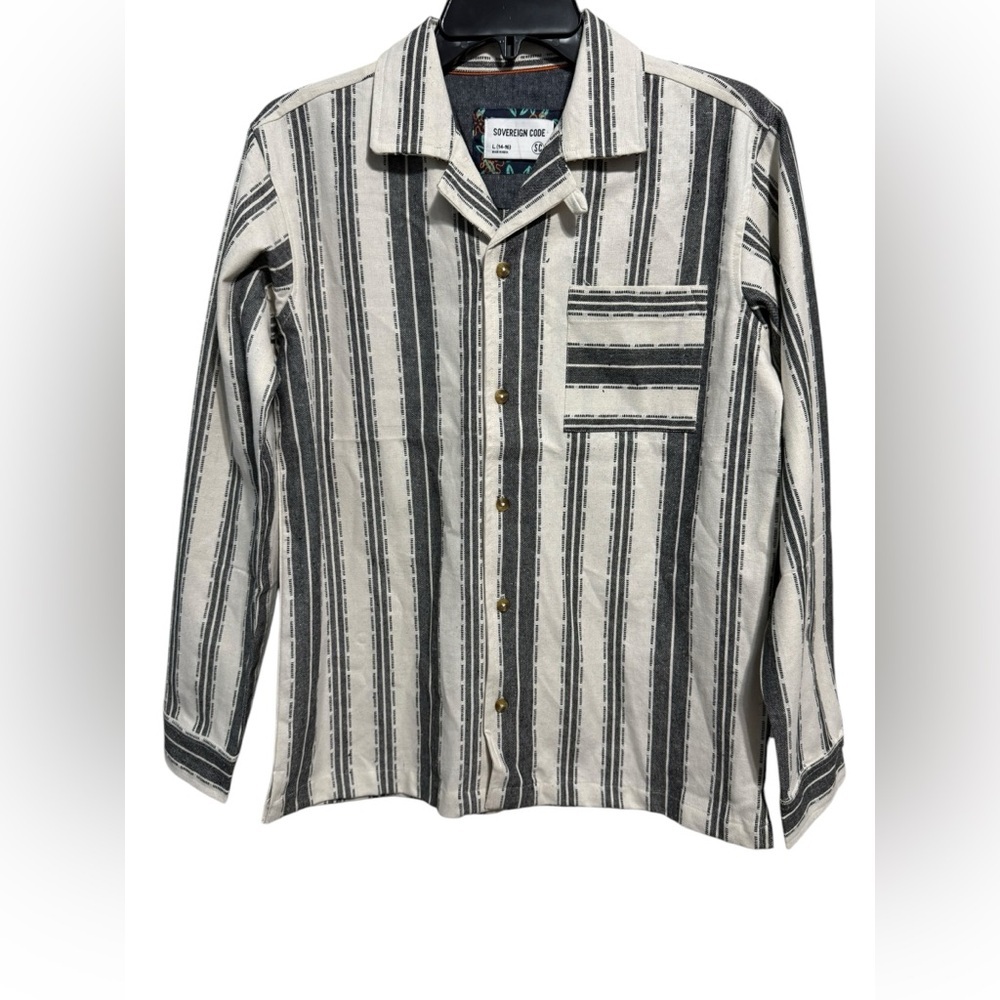 SOVEREIGN CODE
Men’s Stripes Long Sleeve Polo
Size L(14-16) small in Adult